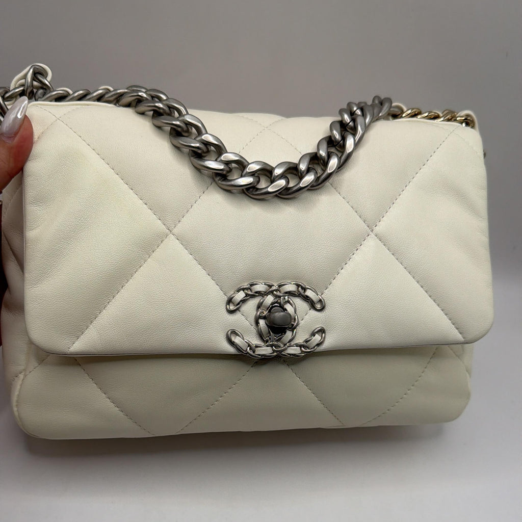 Chanel 19