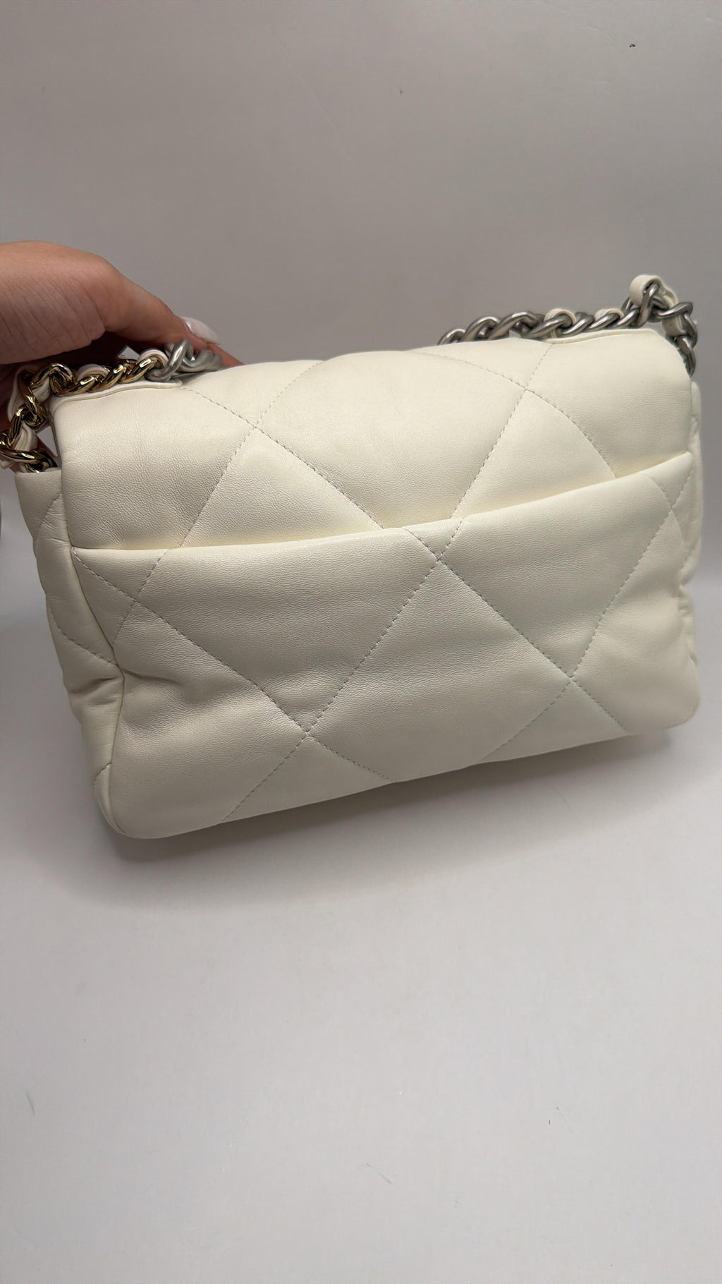 Chanel 19