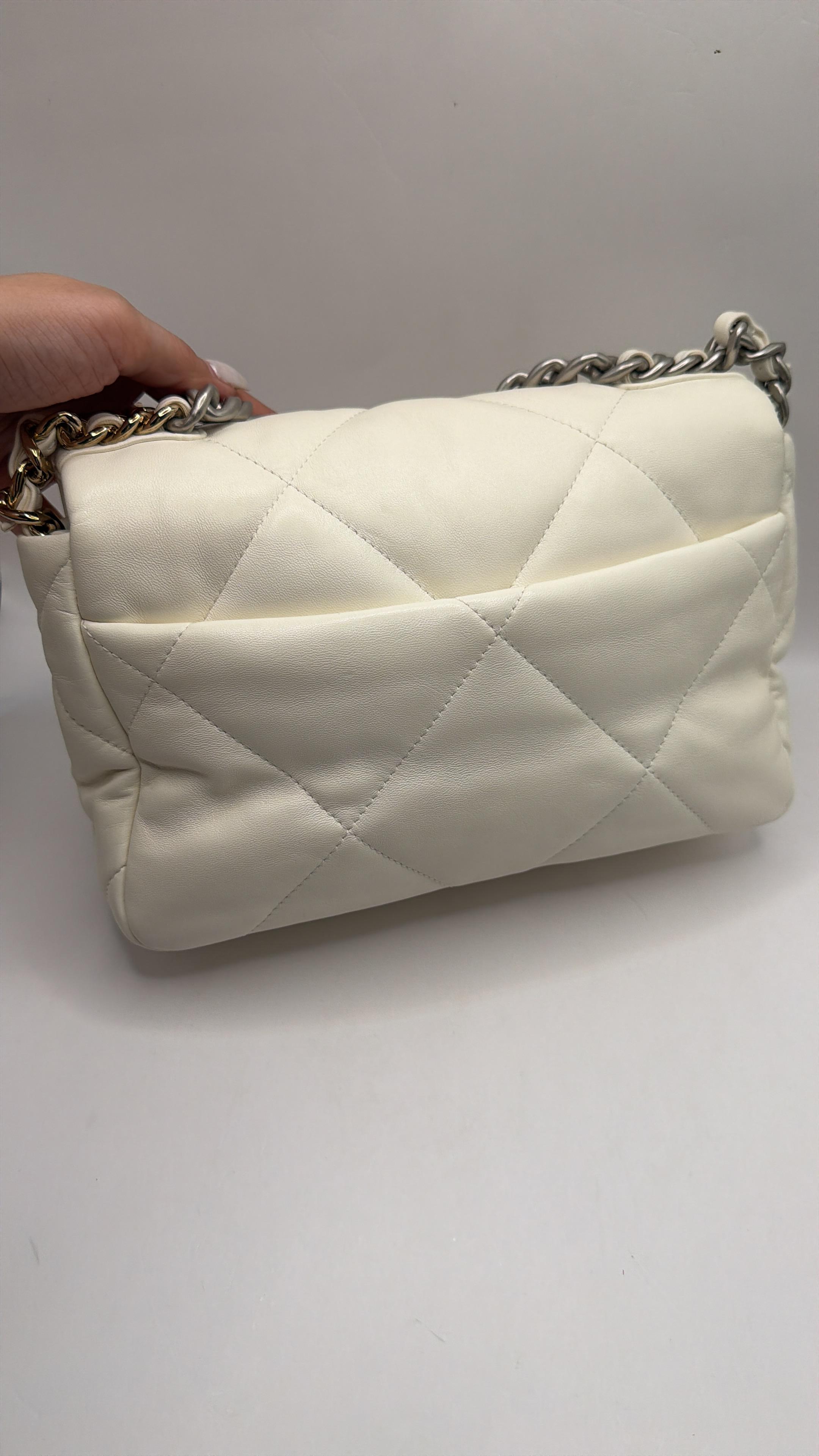 Chanel 19